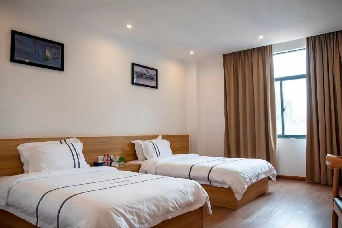 Chambre Deluxe avec lits jumeaux | Bureau, Wi-Fi gratuit, draps fournis