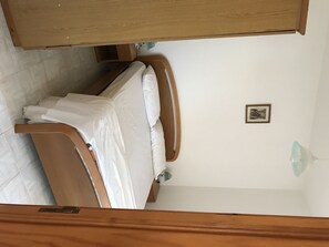 2 chambres, fer et planche à repasser