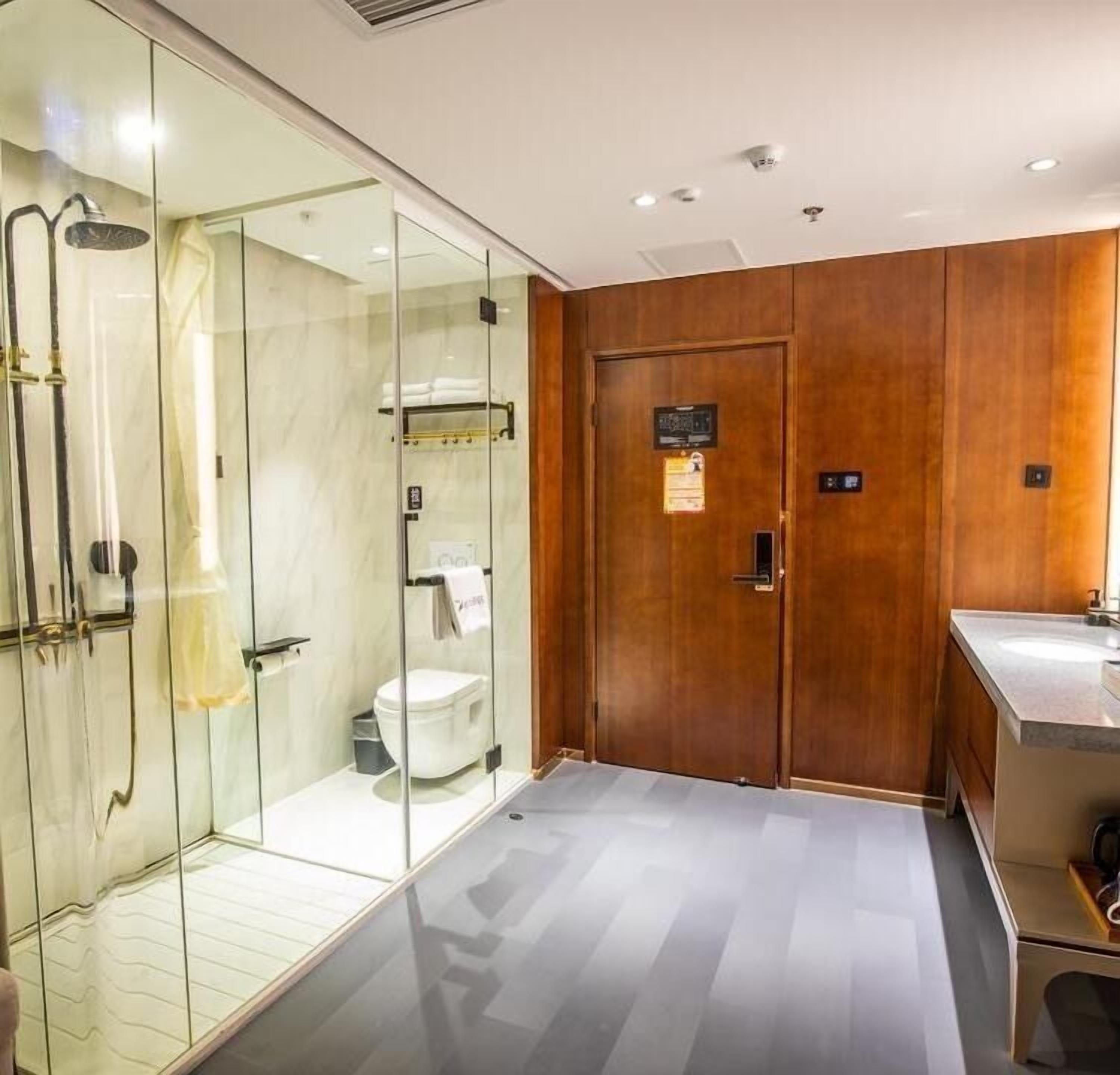 superior double room, non smoking | bathroom | shower, free toiletries, hair dryer, slippers