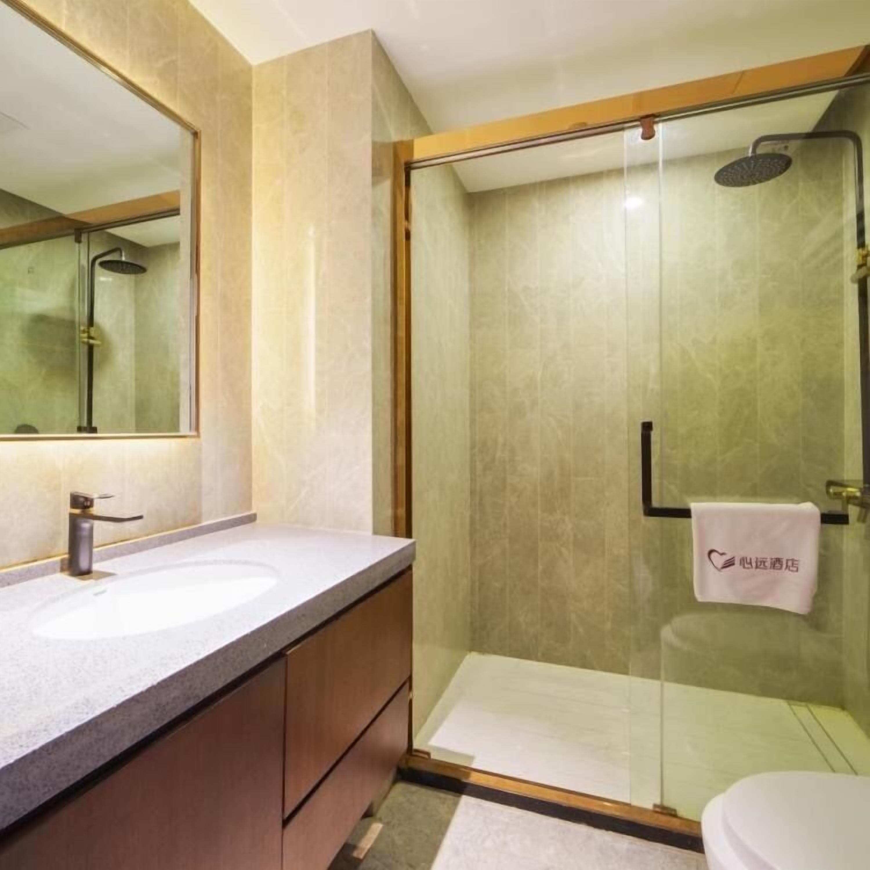 superior twin room, non smoking | bathroom | shower, free toiletries, hair dryer, slippers
