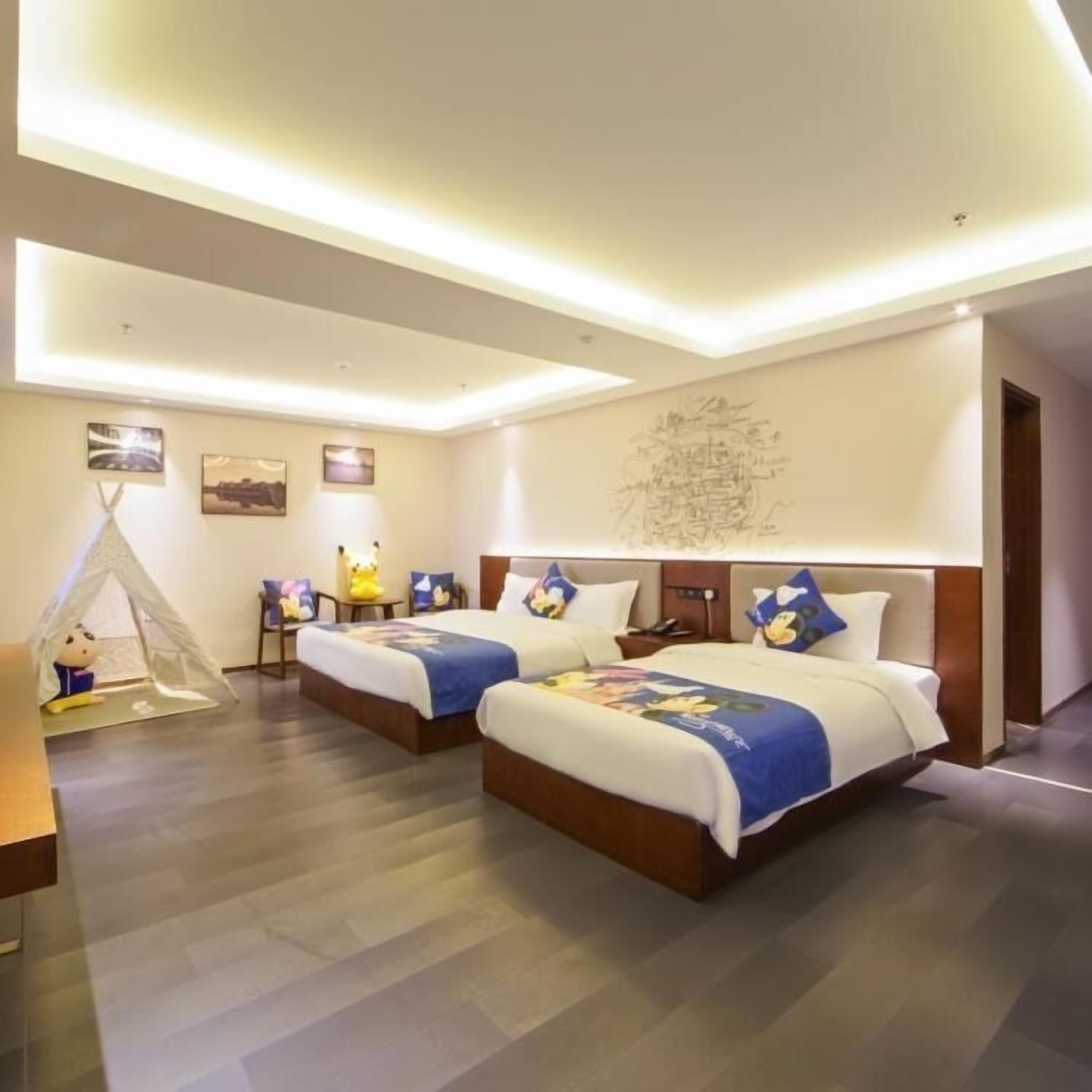 family suite, non smoking | blackout curtains, free wifi, bed sheets