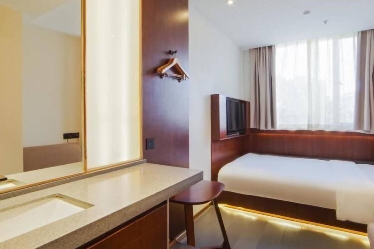 economy double room, non smoking | blackout curtains, free wifi, bed sheets