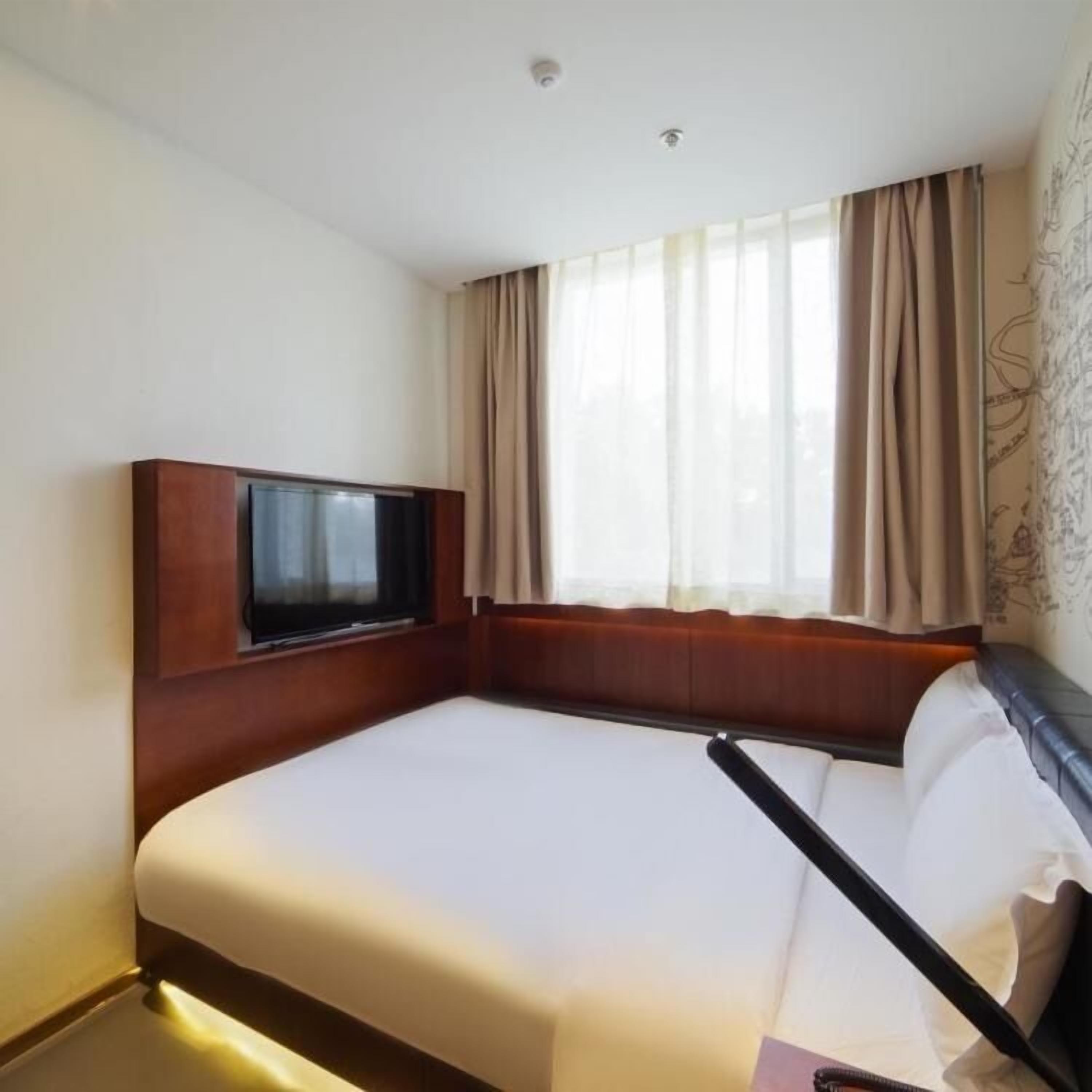 economy double room, non smoking | blackout curtains, free wifi, bed sheets