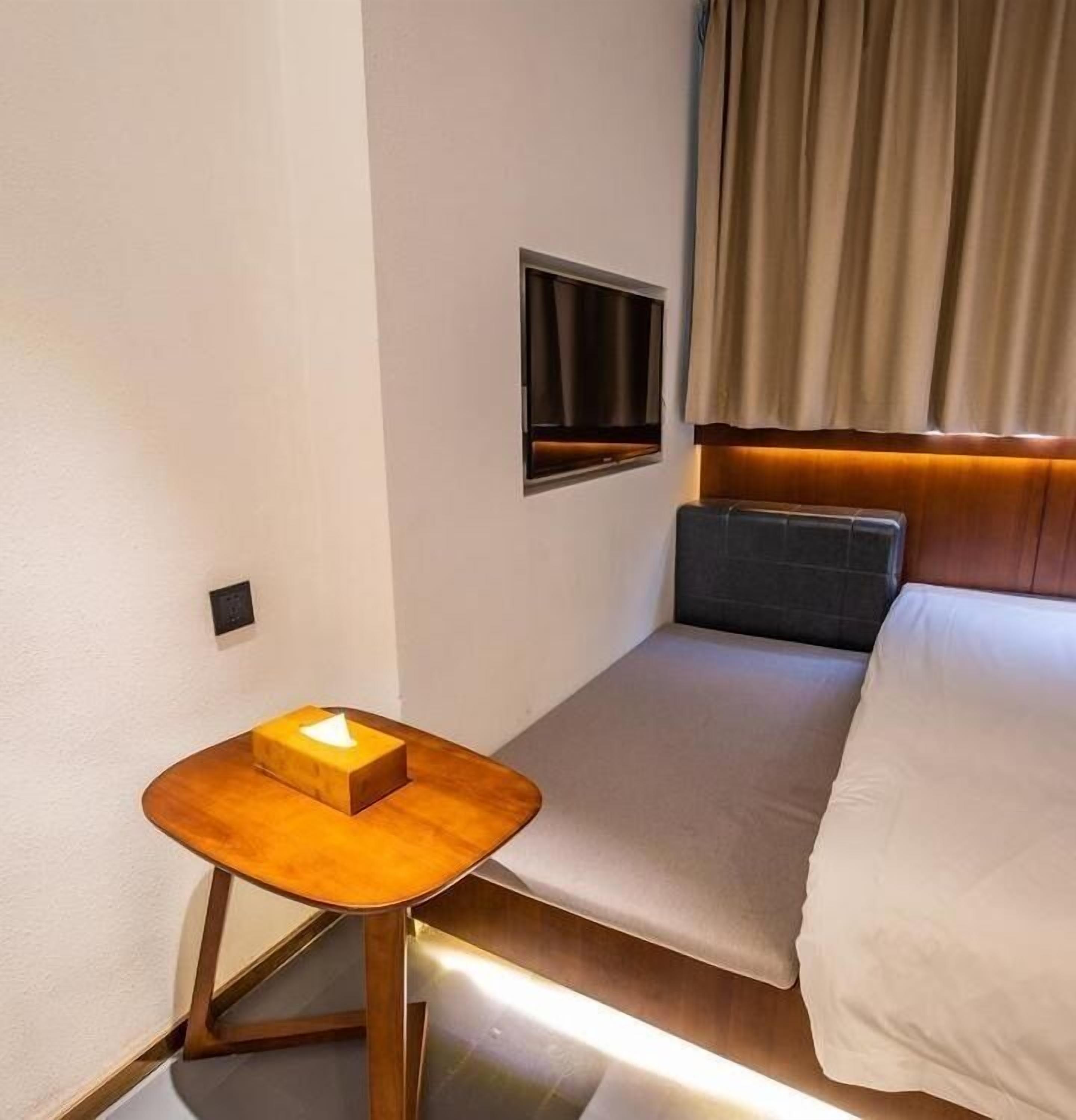 superior double room, non smoking | blackout curtains, free wifi, bed sheets