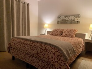 1 chambre, fer et planche à repasser, accès au Wi-Fi (inclus)