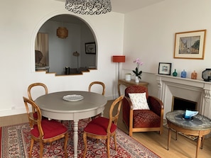 Dining - APARTEMENT FACING THE SEA Downtown Concarneau "Le Balcon Bleu (Concarneau)