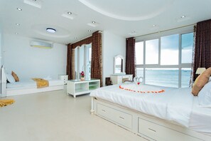 Premier Villa | 3 bedrooms, individually decorated, individually furnished, desk