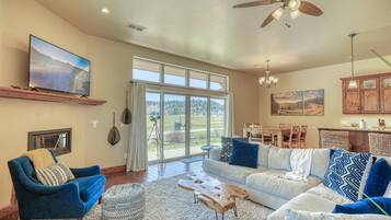 Smart TV, fireplace, DVD player