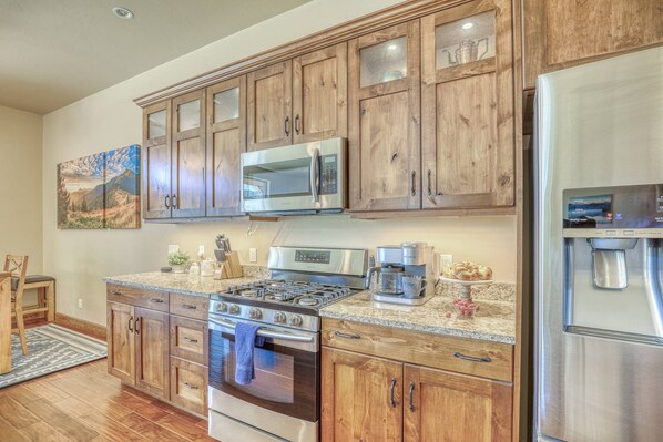 Fridge, microwave, dishwasher, coffee/tea maker - Downtown Townhome next to River, Yamaguchi Park, & Downtown Fun! Fireplace, Garage, Patio (Pagosa Springs)