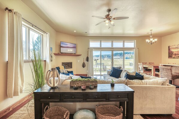 Smart TV, fireplace, DVD player