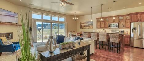 TV connectée, cheminée, lecteur de DVD