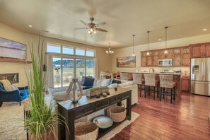 スマートテレビ、暖炉、DVD プレーヤー