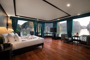 Executive Suite, Balcony | Minibar, in-room safe, desk, free WiFi - Aspira Cruises (Ha Long)