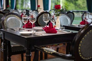 Breakfast, lunch and dinner served - Aspira Cruises (Ha Long)