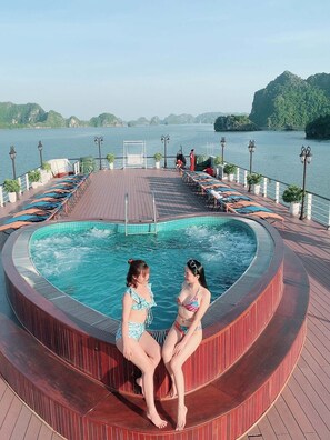 Outdoor pool - Aspira Cruises (Ha Long)
