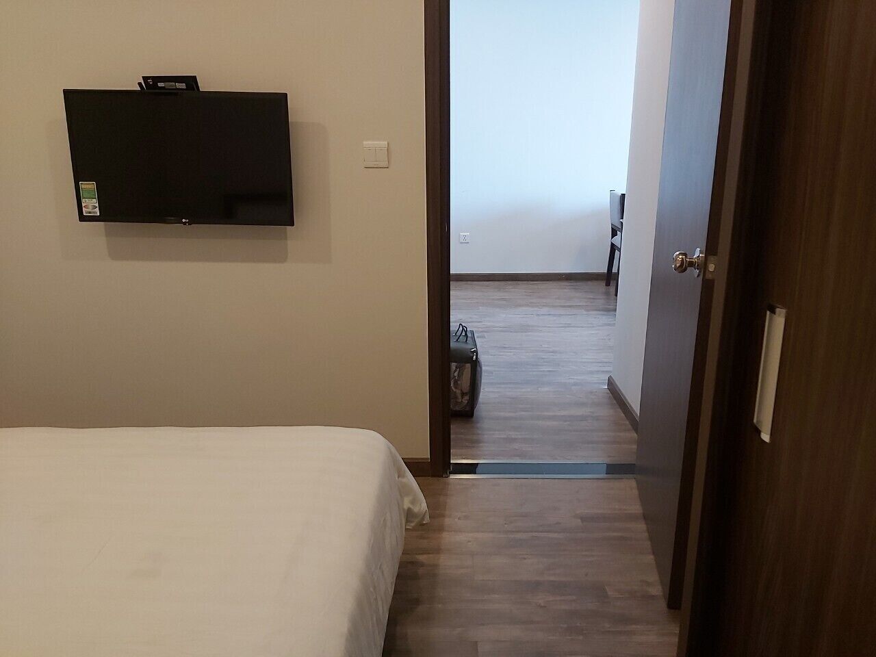 2 bedrooms, in-room safe, desk, blackout curtains