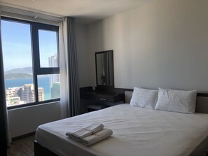 2 bedrooms, in-room safe, desk, blackout curtains - Apartment Beach Nha Trang Sea View (Nha Trang)