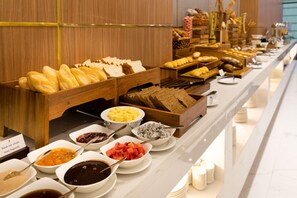 Breakfast buffet - Apartment Beach Nha Trang Sea View (Nha Trang)