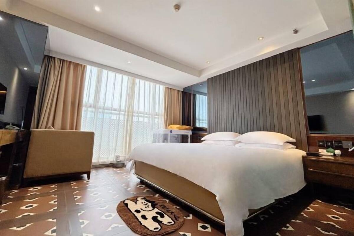 1 bedroom, desk, blackout curtains, free WiFi