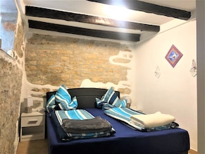 Apartamento | 2 quartos, Wi-Fi de cortesia, roupa de cama
