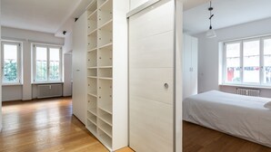 A bedroom with a bed, a wardrobe, and a window. - Tigli (Lugano)