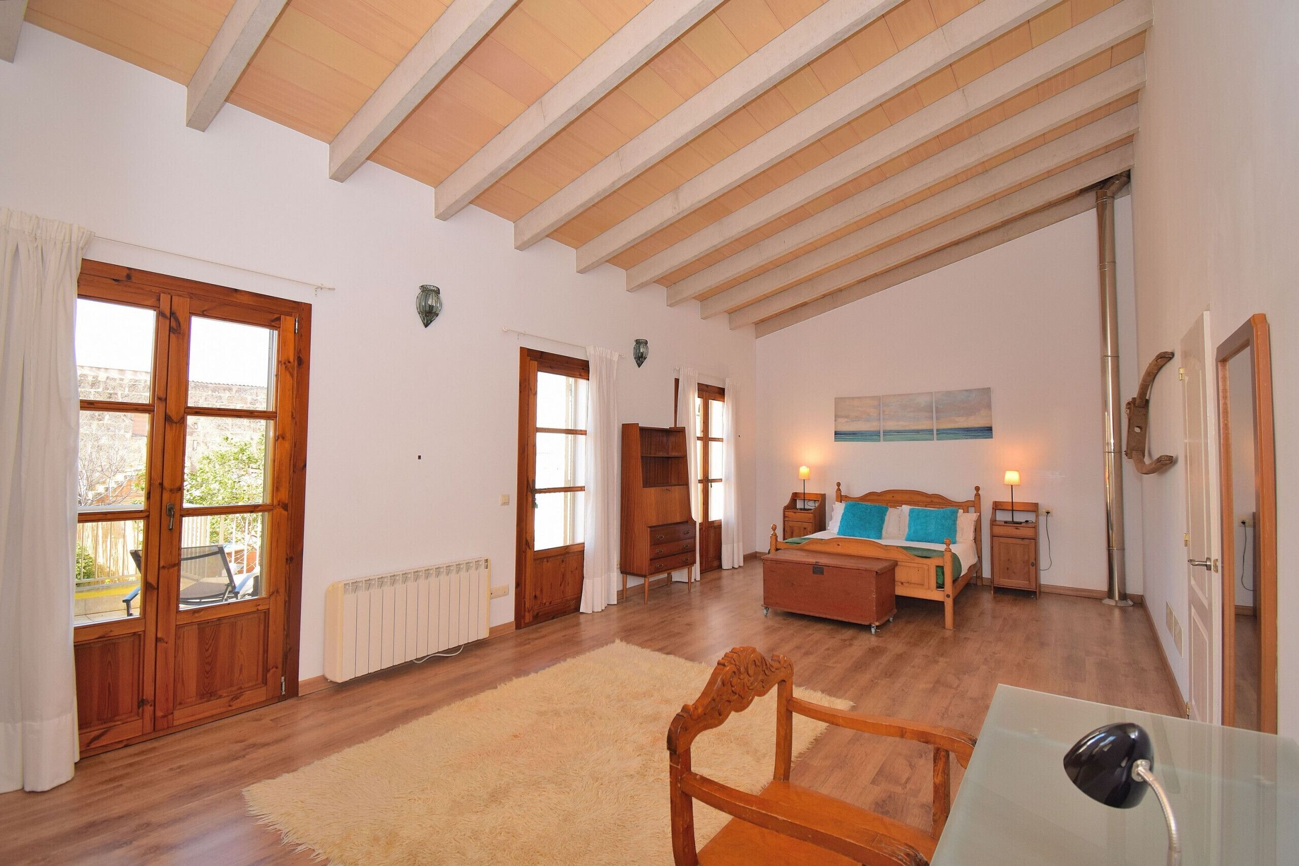 3 slaapkamers, een strijkplank/strijkijzer, gratis wifi, beddengoed