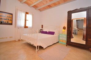 3 chambres, fer et planche à repasser, accès au Wi-Fi (inclus)