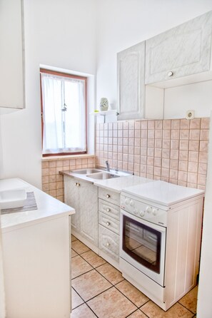 Apartment, 2 Bedrooms (2) | Private kitchen