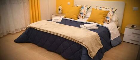 2 多间卧室、办公桌、熨斗/熨衣板、WiFi