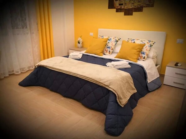 2 bedrooms, desk, iron/ironing board, WiFi
