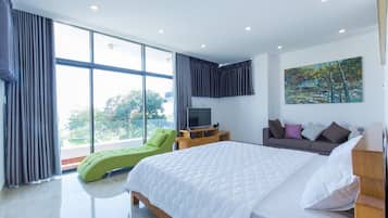 5 bedrooms, individually decorated, individually furnished, desk