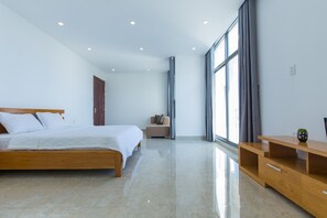 5 bedrooms, individually decorated, individually furnished, desk - Villa Royal 2 (Ho Chi Minh City)