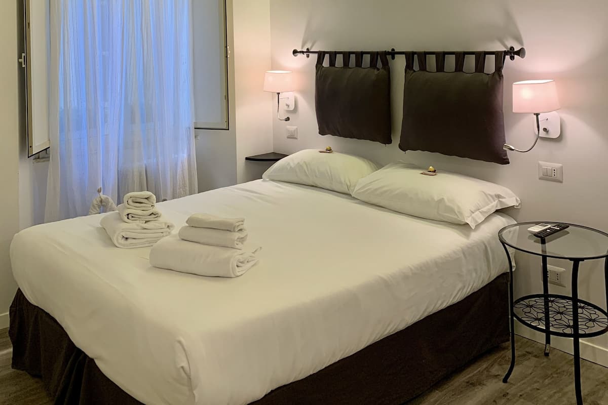 Deluxe Triple Room | Egyptian cotton sheets, premium bedding, memory foam beds, in-room safe