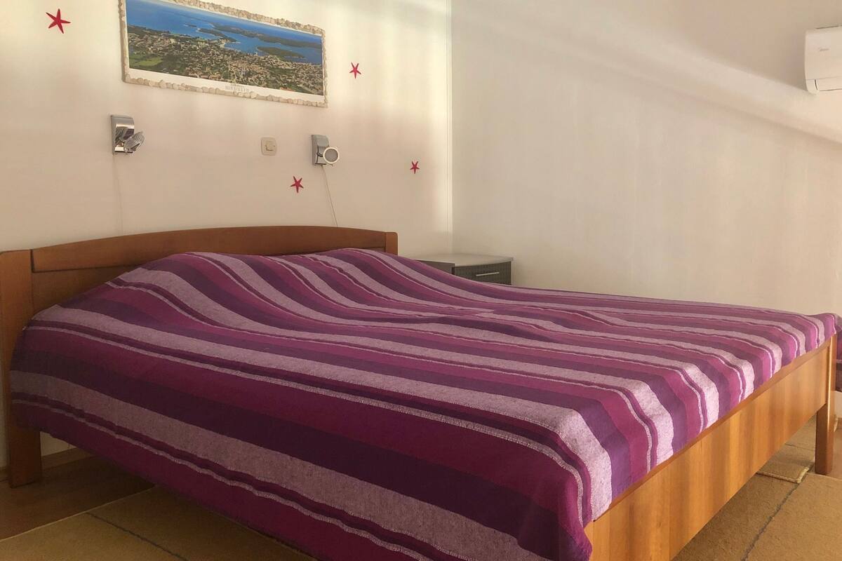 Studio (1) | Schreibtisch, kostenloses WLAN, Bettwäsche