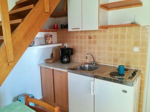 Studio (2) | Eget tekjøkken | Kjøleskap, kokeplater, vannkoker og kjøkkenutstyr