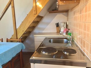 Studio (1) | Eigene Kochnische | Kühlschrank, Herdplatte, Wasserkocher, Kochgeschirr/Geschirr/Besteck