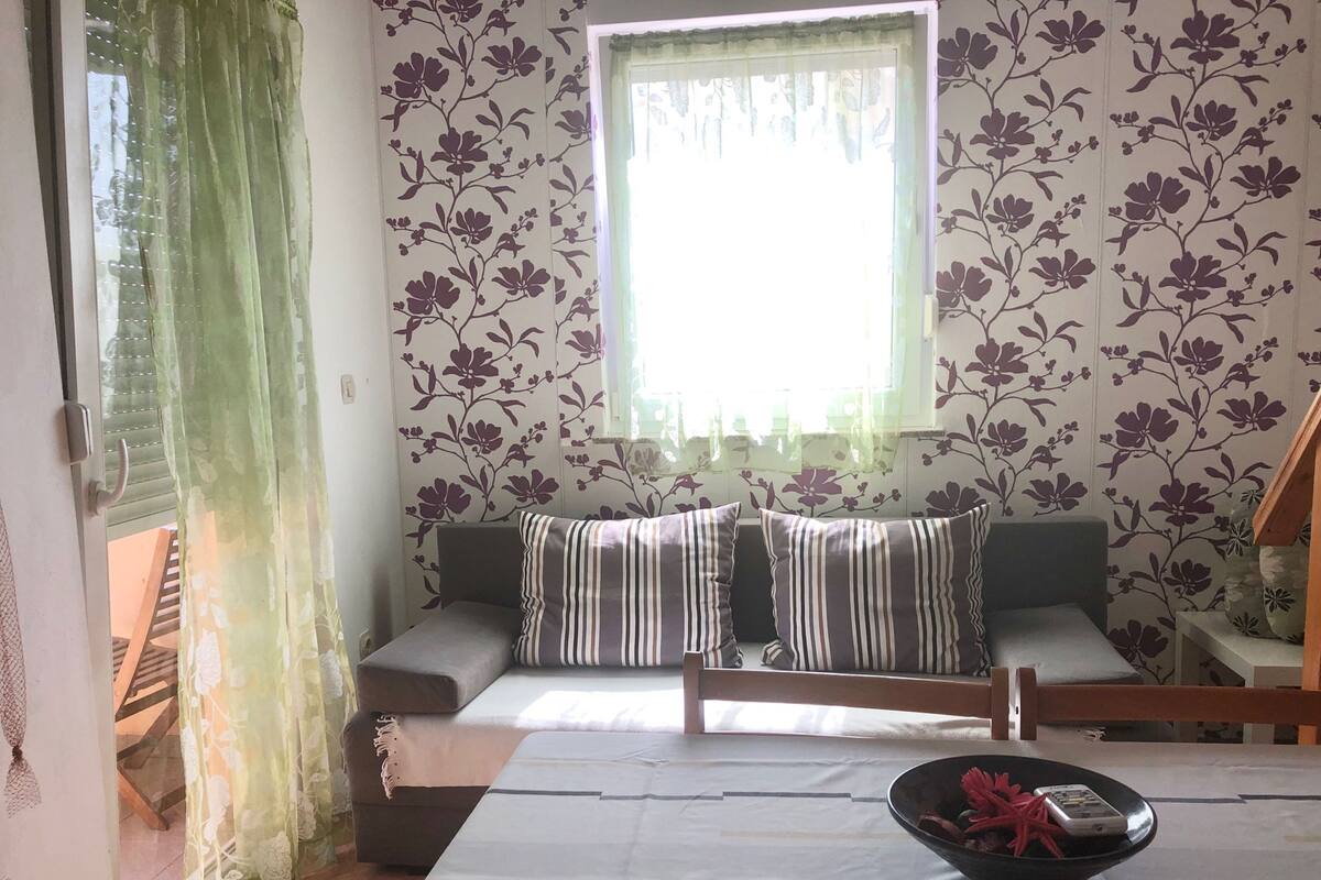 Studio (4) | Schreibtisch, kostenloses WLAN, Bettwäsche