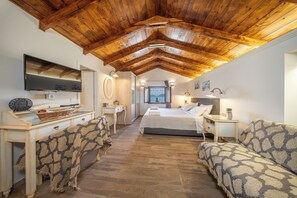 1 makuuhuone, tallelokero huoneessa, silitysrauta/-lauta