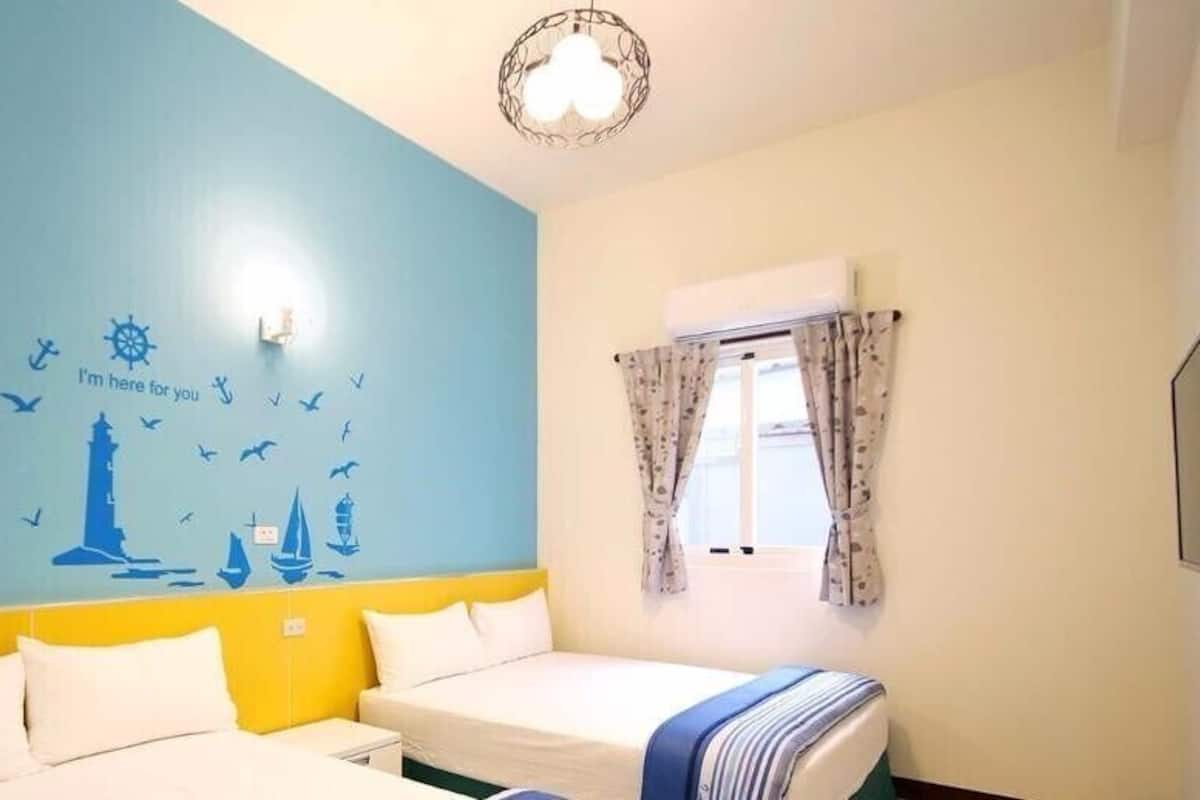 Standard Quadruple Room | Desk, free WiFi