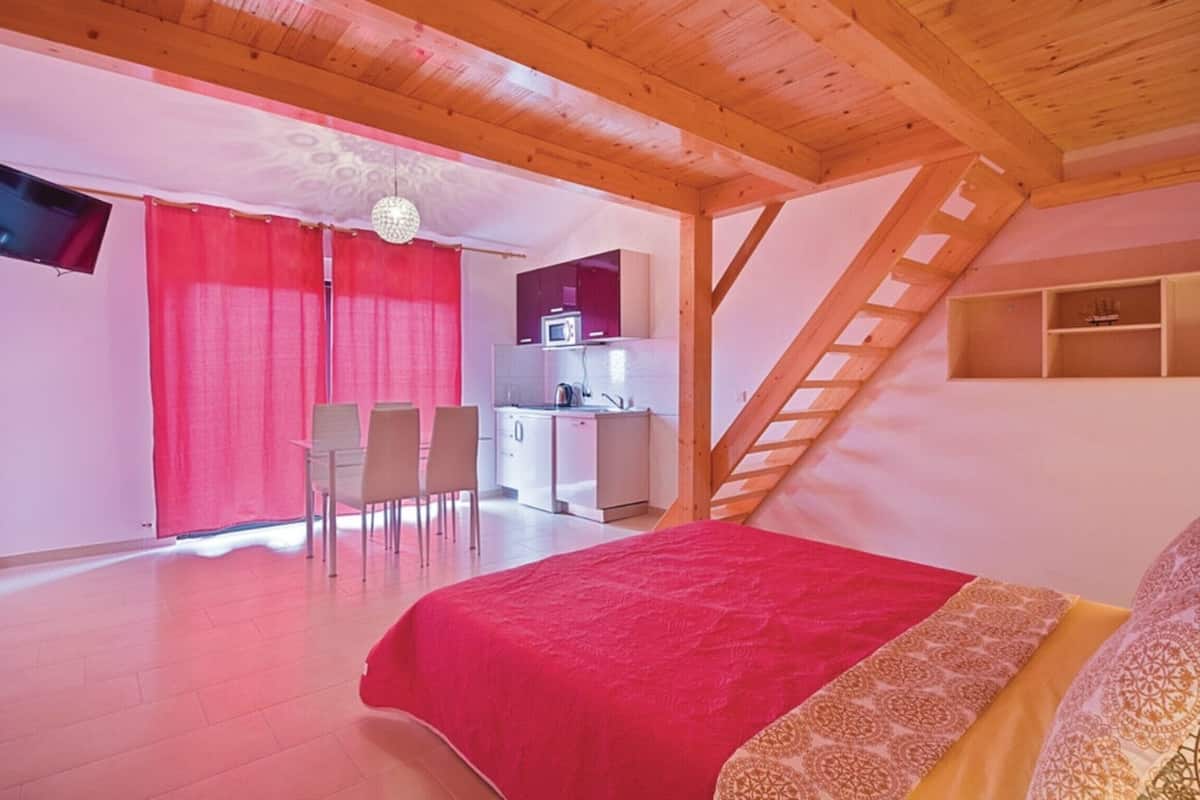 Studio Apartment (1) | Aire de séjour | Téléviseur à écran plat
