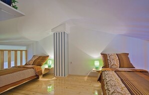 Studio Apartment (3)