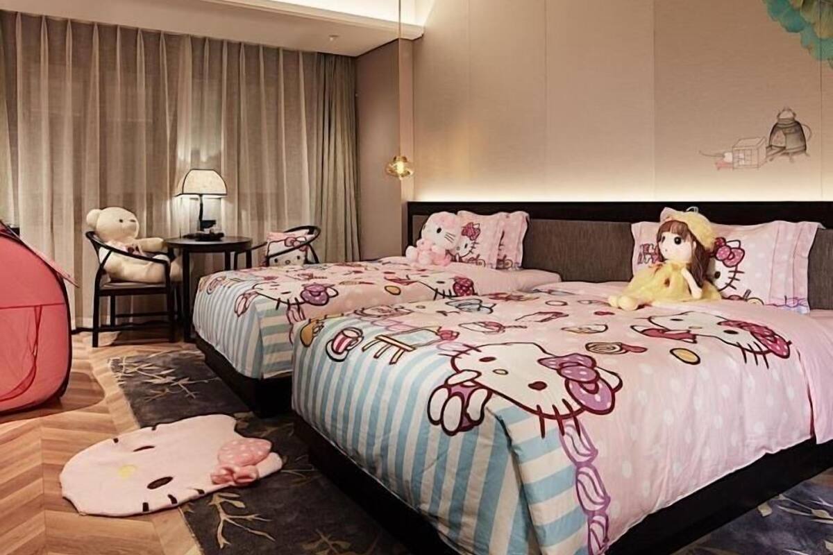 Family Twin Room | Desk, free WiFi