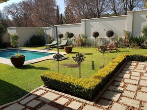 Piscina externa sazonal