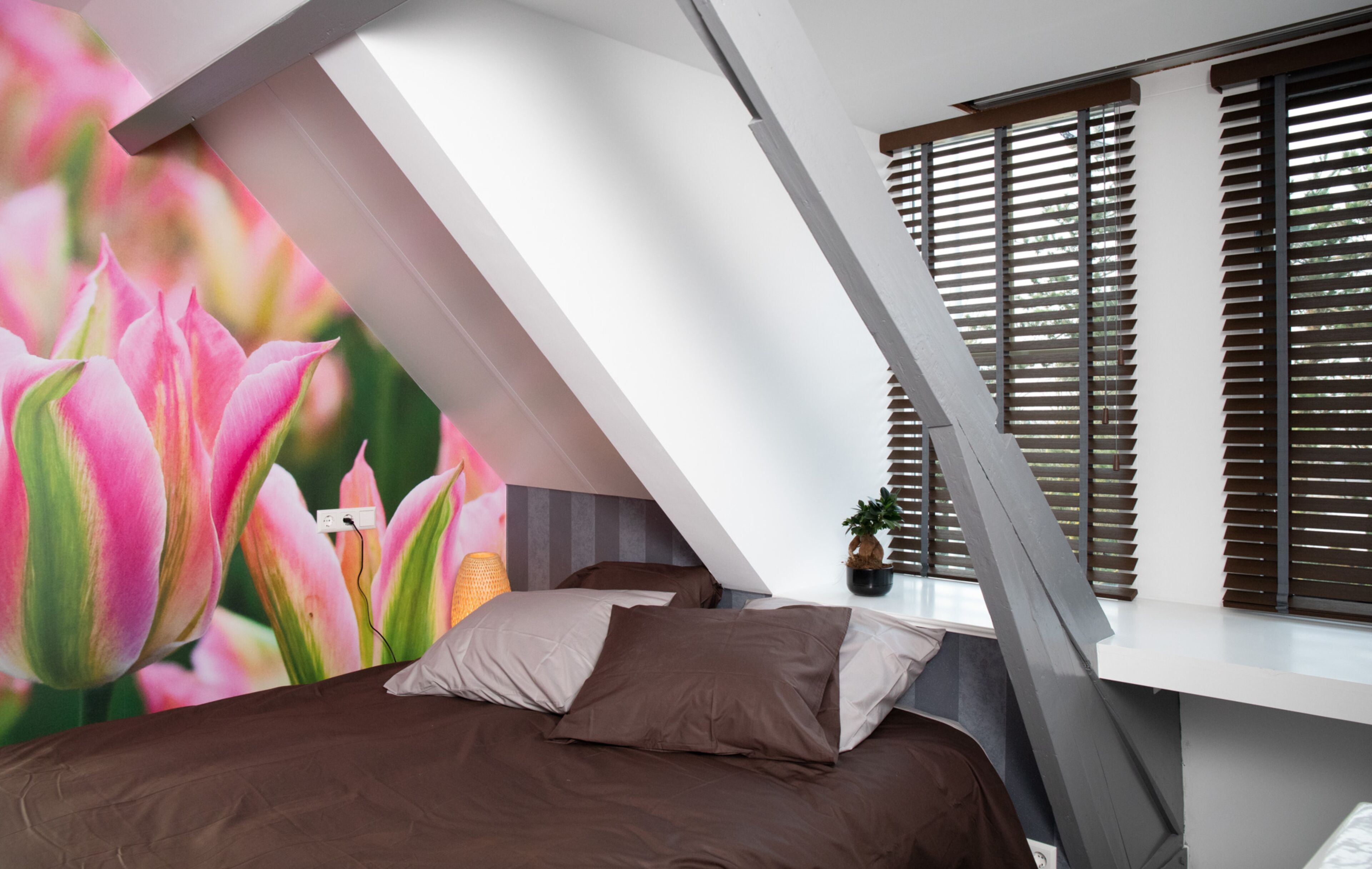 Deluxe Room, 1 Queen Bed | Room amenity