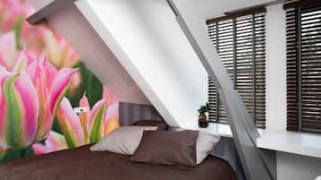 Deluxe Room, 1 Queen Bed | Room amenity