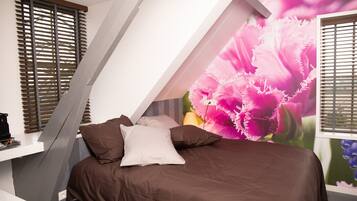 Deluxe Room, 1 Queen Bed | Free WiFi