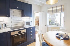 Hus | Eget kök | Kylskåp, mikrovågsugn, diskmaskin och kaffe- och tebryggare