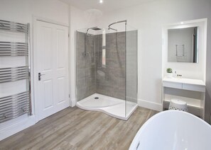 Bathroom - Osborne House (Whitby)