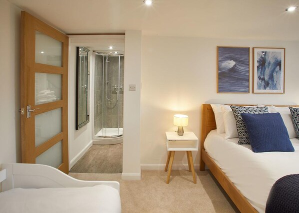 Luxury-Haus | Hochwertige Bettwaren, laptopgeeigneter Arbeitsplatz