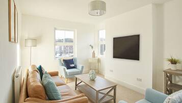 Luxury House | Living area | Flat-screen TV